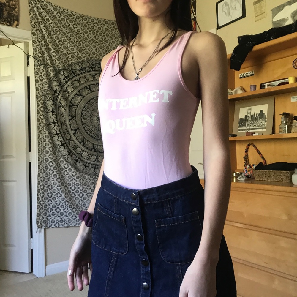 Light pink “INTERNET QUEEN” bodysuit - Picture 2 of 4